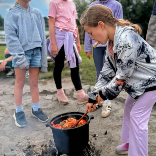 kociołek obóz survivalowy