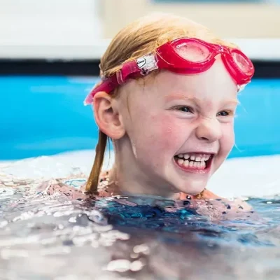 obóz pływacki pływalnia